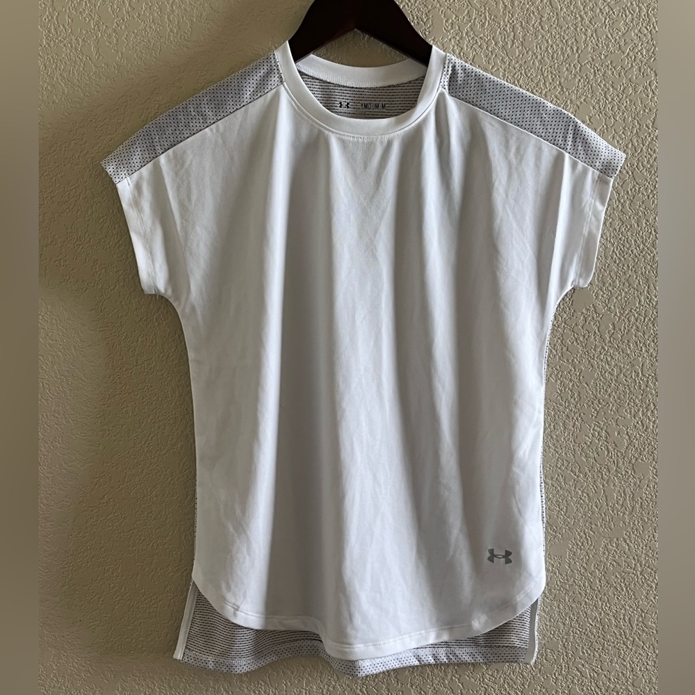 Under Armour Boys Loose Athletic Shirt Size Medium NWT
